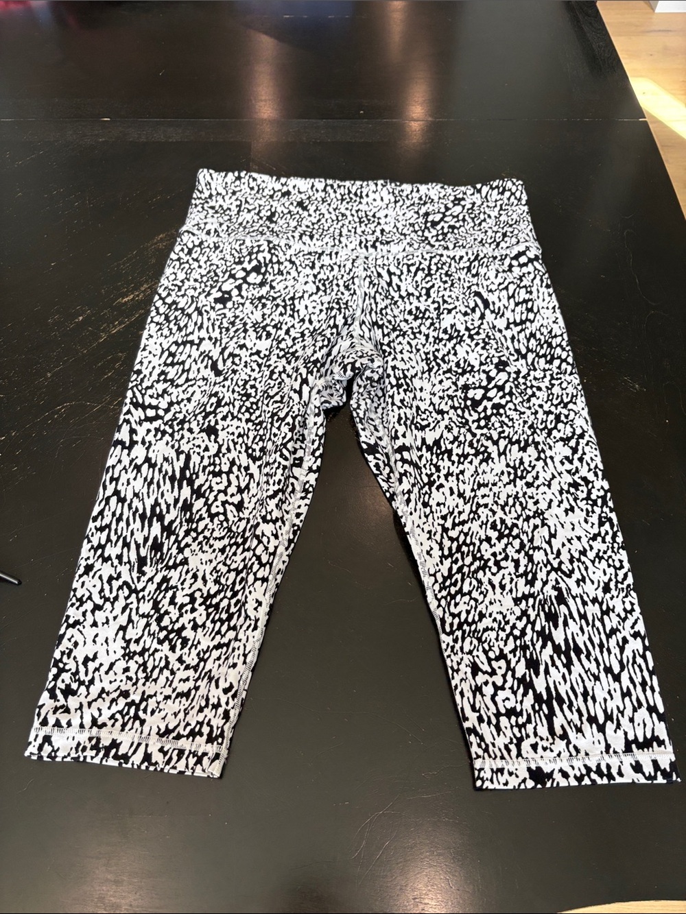 Athleta Black and White Patterned Cropped Leggings